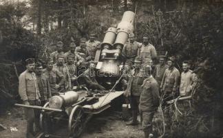 Military WWI artillery unit, giant cannon photo
