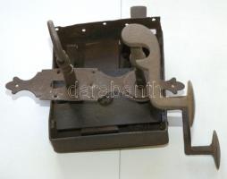 cca. 17. Századi címeres zárszerkezet kulccsal jó állapotban