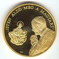1991. "II.János Pál pápa látogatása - Budapest" aranyozott piefort emlékérem. Szign: BGY /...