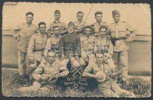 1937- 1939 "Szomorú anyák víg fiai"- magyar katonákról készült csoportkép 13,5x8,5cm