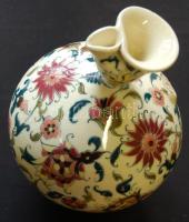 XIX. század végéből származó kézzel festett jelzett Zsolnay porcelán vizeskancsó törött füllel / 
19...