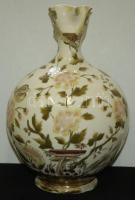 XIX. század végéből származó kézzel festett sorszámozott jelzett Zsolnay porcelán vizeskancsó (sérült) /  19th century handpainted numbered Zsolnay chinaware jug (damaged) 27cm