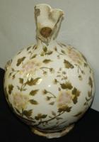 XIX. század végéből származó kézzel festett sorszámozott jelzett Zsolnay porcelán vizeskancsó (sérül...