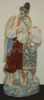 Szerelmespárt ábrázoló jelzett kézzel festett orosz procelánfigura népviseletben/  russian hand painted chinaware figur 31x12 cm