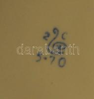 Orosz lány népviseletben. Kézzel festett  procelánfigura, hátul apró sérülés/ 
russian hand painted ...