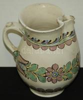 XX. sz eleje: Kézzel festett, mázas népies kerámia ivókancsó /
Folklore cermaic jar 22 cm