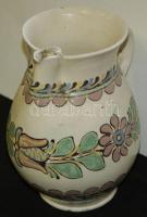 XX. sz eleje: Kézzel festett, mázas népies kerámia ivókancsó /
Folklore cermaic jar 22 cm