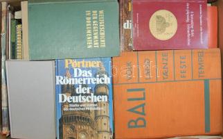 Hatalmas könyv tétel, sok érdekességgel, enciklopédiákkal, közte sok angol nyelvű is. Érdemes megnézni!