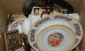 Hatalmas bolhapiac tétel: porcelán tálak, 5 ágú gyertyatartó, szent képek, egyéb érdekes lim-lomok. Érdemes megnézni!