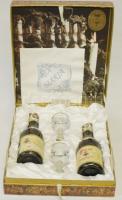 Egy 1975-ös Tokaji Aszú és egy 1979-es Tokaji Szamorodni eredeti díszdobozban 2db pohárral