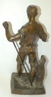 Arató parasztot ábrázoló fém szobor talapzaton. Jó állapotban, a talapzat kissé repedt/
Metal sculpt...