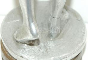 M. T. jelzéssel: Női akt. Fém szobor jó állapotban, a lábfejnél és a bokánál repedés/ 
Woman nude. M...