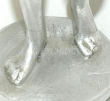 M. T. jelzéssel: Női akt. Fém szobor jó állapotban, a lábfejnél és a bokánál repedés/ 
Woman nude. M...