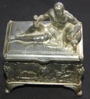 Dionüszosszal díszített ón ékszeres dobozka 10x12x7cm