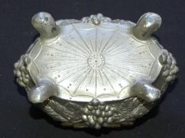 Szőlőkkel díszített ón ékszeres dobozka 15x10x10cm