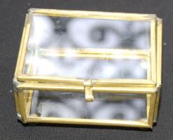 Kis üveg ládika réz kerettel 8x6x5cm