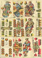 Játékkártyagyár és Nyomda: háború előtti komplett,  magyarkártya-pakli. A lapokon ceruzával írott feljegyzésekkel / Complete deck of vintage cards
