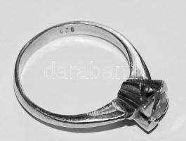 Női ezüst (Ag) gyűrű (d=16mm) cirkóniával 2,71gr