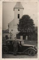 Béna, Római katolikus templom, autó / Roman catholic church, automobile, photo of Stefan kazinczy (Rb)