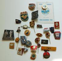 30db különféle jelvény, kitűző T:vegyes