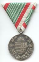 1918. Magyar Háborús Emlékérem kardokkal,sisakkal "Pro Deo et Patria" ezüstözött Br kitüntetés mellszalaggal T:2 Hungary 1918. Commemorative Medal for World War I for combatants, silver plated bronze medal with ribbon C:XF