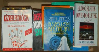Vegyes könyvtétel jó állapotban papír ládában: utazás, nyelvtanulás, ezotéria... témákban