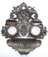 Díszes vas öntvény kalamáris sorszámmal és porcelán betéttel /
Numbered metal ink-pot 26x27cm