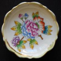 Kézzel festett Viktória-mintás jelzett Herendi porcelán tál /
Handpainted numbered Herendi chinaware...