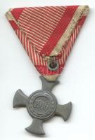 1916. Vas Érdemkereszt a Vitézségi érem mellszalagjával T:2
1916. Iron Cross of Merit on wartime rib...