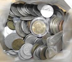 Vegyes magyar és külföldi forgalmi fémpénz tétel 1kg-os súlyban T: vegyes