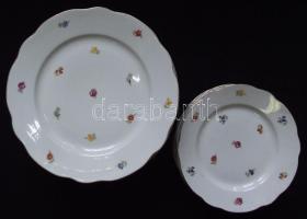 9 lapos tányérból és 6 süteményesből álló pajzspecsétes apró virágokkal díszített Zsolnay étkészlet/...