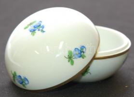 Kézzel festett sorszámozott Myosotis-mintás jelzett Herendi porcelán bonbonier hibátlan állapotban/
...