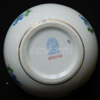 Kézzel festett sorszámozott Myosotis-mintás jelzett Herendi porcelán bonbonier hibátlan állapotban/
...