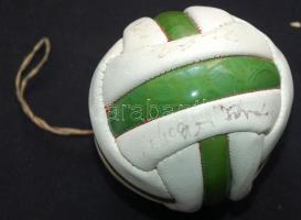 1973-1974 Fradi tagjai által aláírt mini bőr  labda d: 6 cm + egy pár mini bőr foci cipő 6 cm