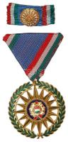1976. "Szocialista Magyarországért Érdemrend" aranyozott bronz kitüntetés szalagsávon miniatűrrel, mellszalaggal T:1- Csak 1965db adományozás! /  Hungary 1976. Order of Merit for the Socialist Hungary with ribbon and with miniature C:AU Only 1965db examples!