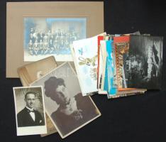 cca 1930 Fotó hagyaték tétel fotóalbumba rendezve, benne Felvidéki Bevonulás képeivel, sok katonai portréval, keményhátú fotókkal, néhány modern képeslappal