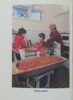 3 db szakácskönyv:  Herbst Péterné Krausz Zorica: Magyarországi Zsidó ételek , Minerva,1984. Raj Tam...