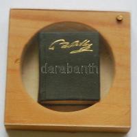 Zrínyi Miklós:Az török áfium ellen való orvosság. Budapest, 1975.  Illusztrált ,arany dombornyomott bőrkötésben  minikönyv fa tokban