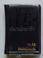 Kahlich Endre:Világbajnokaink.  Zrínyi, Budapest, 1974. illusztrált bőrkötésű minikönyv