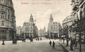 Budapest V. Kígyó tér, háttérben az épülő Erzsébet híd (EK)