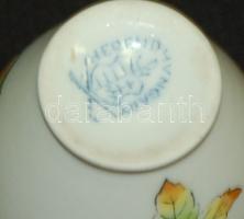 Kézzel festett Viktória-mintás jelzett herendi vázácska /
Handpainted Herendi chinaware vase 6,5cm