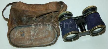 cca. 1900. Chevalier Opticien Páris gyártmányú állítható fókuszú színházi látcső bársony borítással, bőr tokjában/ opera glasses with leather case