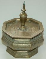 cca. 1900.  Keleties stílusú hat szögletű réz tároló edény külön is használható lábazatos kínáló tetővel/ copper  dish 19x19x13cm