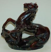 Jelzés nélküli : Ágaskodó ló.  Mázas kerámia 23x25cm