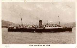 Calais steamboat leaving pier (EK)