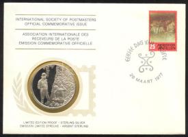 Holland Antillák 1977. "Falfestmények" a Postamesterek gondozásában kiadott Ag(925) emlékérem 20g érmés, bélyeges borítékon, holland antilláki bélyeggel, elsőnapi bélyegzővel, holland nyelvű ismertetővel T:PP  Netherlands Antilles 1977. "primitive rock paintings" Ag(925) medallion (20g) / International Society of Postmasters - Medallic First Day Cover with Dutch information C:PP