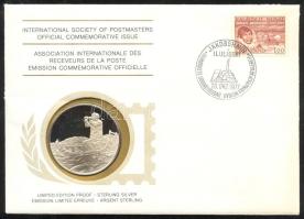 Grönland 1977. "Jörgen Brönlund" a Postamesterek gondozásában kiadott Ag(925) emlékérem 20g érmés, bélyeges borítékon, grönlandi bélyeggel, elsőnapi bélyegzővel, holland nyelvű ismertetővel T:PP  Greenland 1977. "Jorgen Bronlund" Ag(925) medallion (20g) / International Society of Postmasters - Medallic First Day Cover with Dutch information C:PP
