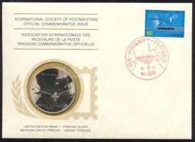 Japán 1976. "Japán-kínai mélytengeri kábel" a Postamesterek gondozásában kiadott Ag(925) emlékérem 20g érmés, bélyeges borítékon, japán bélyeggel, elsőnapi bélyegzővel, holland nyelvű ismertetővel T:PP  Japan 1976. "Japan-China cable" Ag(925) medallion (20g) / International Society of Postmasters - Medallic First Day Cover with Dutch information C:PP