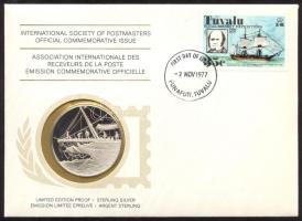 Tuvalu 1977. "A Londoni Királyi Társaság expedíciója Tuvaluba" a Postamesterek gondozásában kiadott Ag(925) emlékérem 20g érmés, bélyeges borítékon, tuvalui bélyeggel, elsőnapi bélyegzővel, holland nyelvű ismertetővel T:PP  Tuvalu 1977. "The Royal Society of London´s expedition" Ag(925) medallion (20g) / International Society of Postmasters - Medallic First Day Cover with Dutch information C:PP