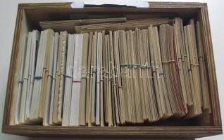 Tartalmas háború előtti magyar városképes gyűjtemény kb. 1000 lappal. Kb. 60-féle, sok többletpéldán...